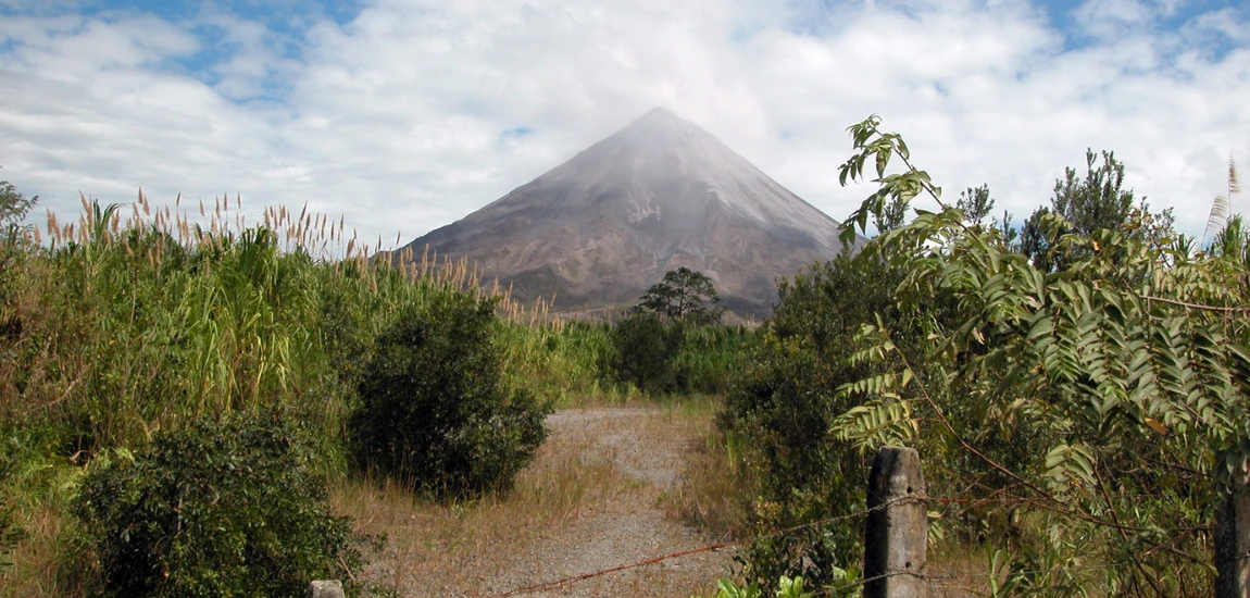 Adventure and Romance: Thrilling Things to Do Around Lake Arenal for Couples