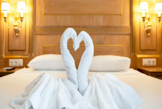 Romantic Escapes: Best Hotels and Lodges for Couples Near Lake Arenal